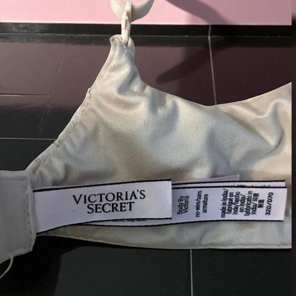 Victoria’s Secret No Underwire Body By Victoria Bra 32D - Picture 8 of 14